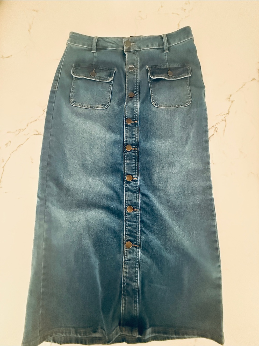Women’s Baccini Denim Skirt in Medium Blue size 6